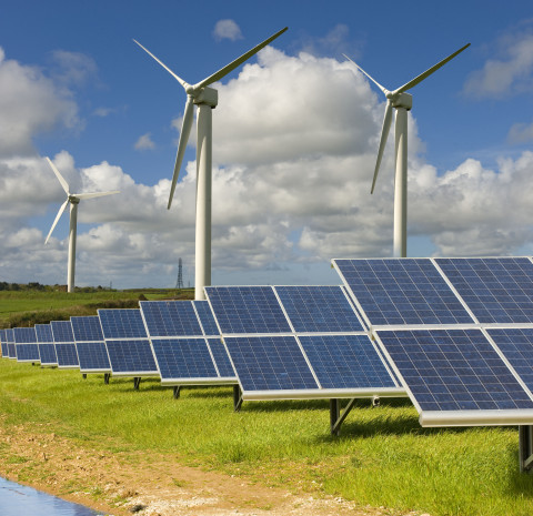 Vue de panneau solaire et éoliène
